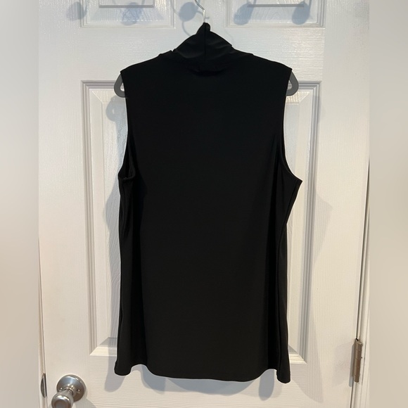 Le Lis Black Sleeveless Top - Picture 2 of 3